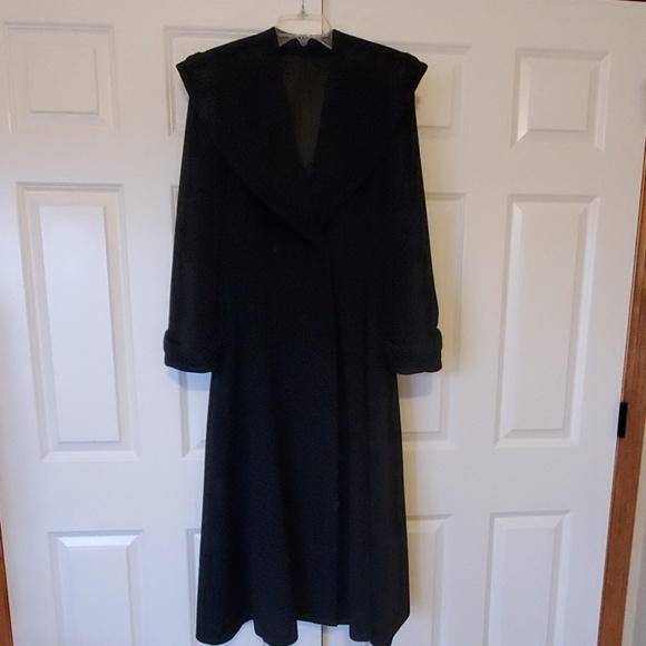 Coat - Picture 1 of 7